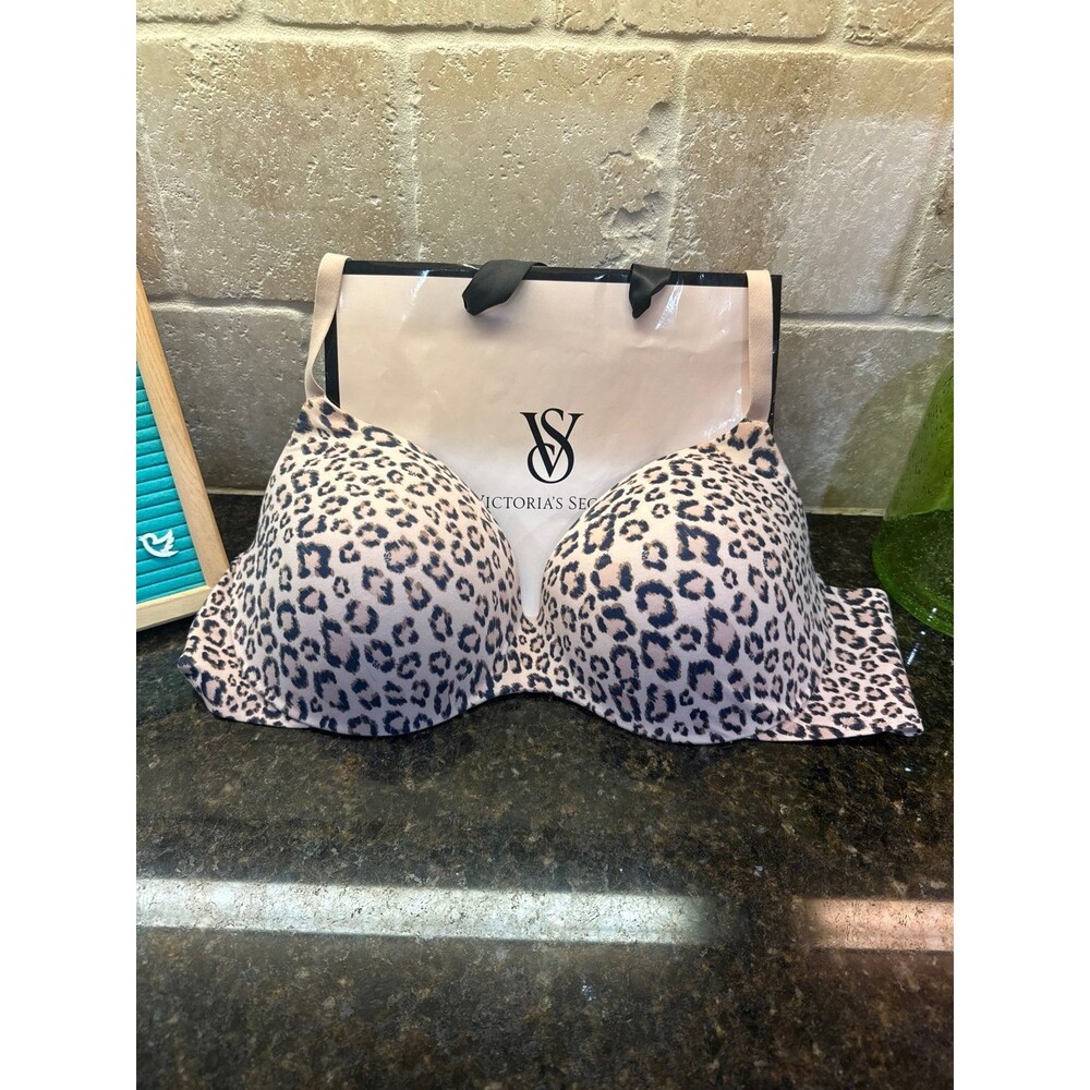 Victoria’s Secret Multi-Way Incredible Lined Demi Like New 38 DD Leopard Print